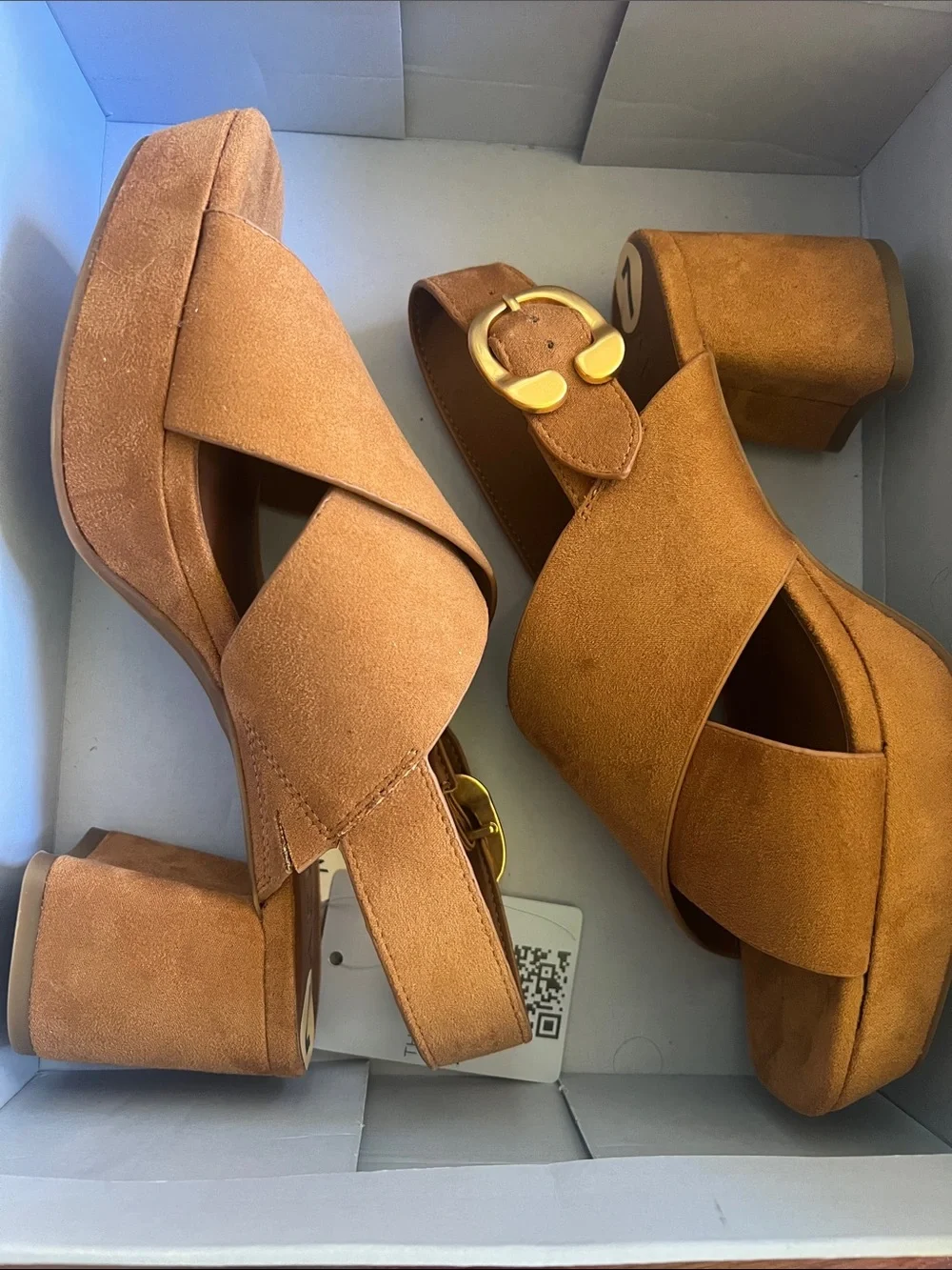 NIB AEROSOLES Cognac Suede Crossband Platform Sandals with Gold Buckle - size 7